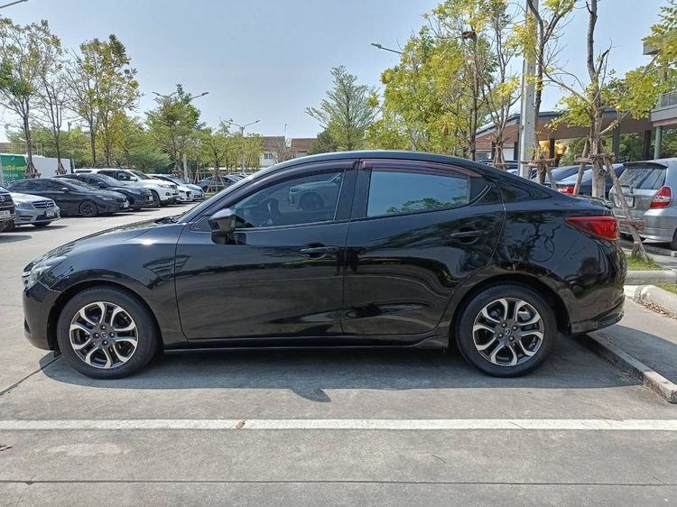 Mazda Mazda 2 2015 1.5 Skyactiv-D Sedan ดีเซล ไม่ติดแก๊ส เกียร์อัตโนมัติ ดำ รูปที่ 2