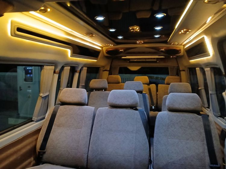 รถตู้ให้เช่า D4D หลังคาสูง DVD คาราโอเกะ เบาะเอนนอน 10 ที่นั่ง ประกันภัยชั้น 1 ขับมือเดียว โทร.0819228573