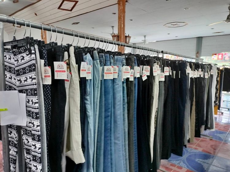 โล๊ะ ขายเหมาเสื้อผ้ามือสองจากญี่ปุ่น มีทั้งแบบยกกระสอบ และแบบซักรีดแล้ว สนใจจำนวนแค่ไหนทักสอบถามกันก่อนได้ค่ะ รูปที่ 12