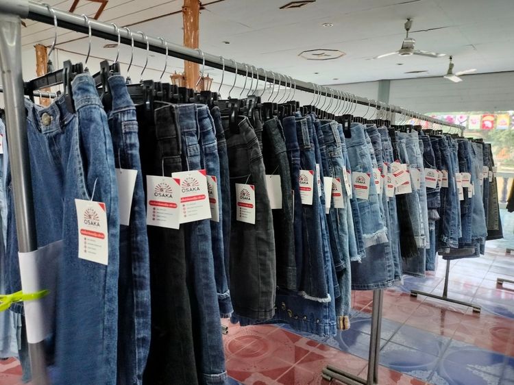 โล๊ะ ขายเหมาเสื้อผ้ามือสองจากญี่ปุ่น มีทั้งแบบยกกระสอบ และแบบซักรีดแล้ว สนใจจำนวนแค่ไหนทักสอบถามกันก่อนได้ค่ะ รูปที่ 13