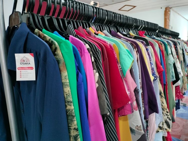 โล๊ะ ขายเหมาเสื้อผ้ามือสองจากญี่ปุ่น มีทั้งแบบยกกระสอบ และแบบซักรีดแล้ว สนใจจำนวนแค่ไหนทักสอบถามกันก่อนได้ค่ะ รูปที่ 15