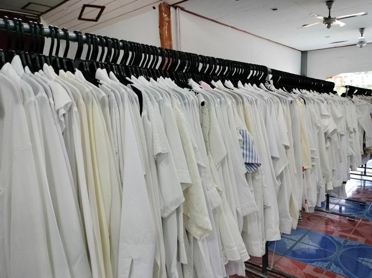 โล๊ะ ขายเหมาเสื้อผ้ามือสองจากญี่ปุ่น มีทั้งแบบยกกระสอบ และแบบซักรีดแล้ว สนใจจำนวนแค่ไหนทักสอบถามกันก่อนได้ค่ะ รูปที่ 10