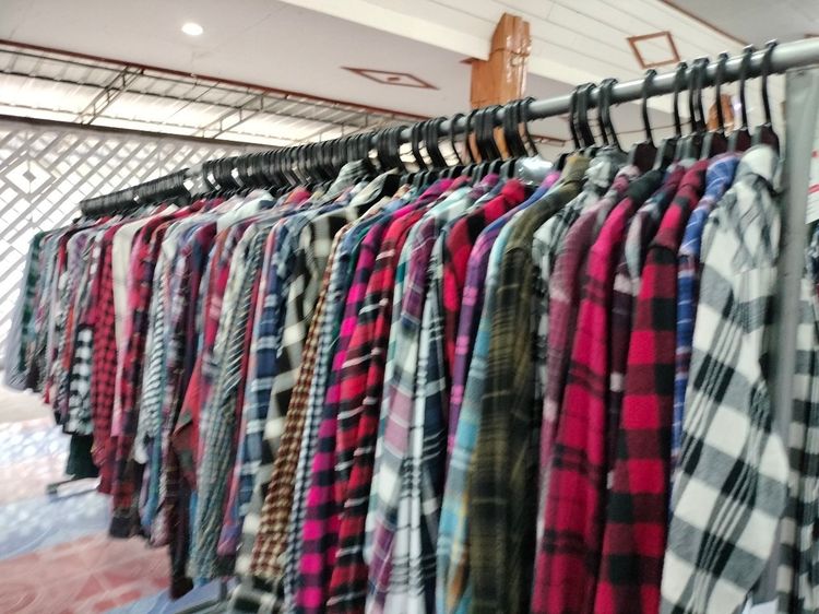 โล๊ะ ขายเหมาเสื้อผ้ามือสองจากญี่ปุ่น มีทั้งแบบยกกระสอบ และแบบซักรีดแล้ว สนใจจำนวนแค่ไหนทักสอบถามกันก่อนได้ค่ะ รูปที่ 18