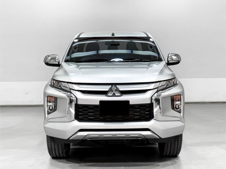 Mitsubishi Triton 2020 2.4 GLS 4WD Pickup ดีเซล ไม่ติดแก๊ส เกียร์ธรรมดา บรอนซ์เงิน รูปที่ 2