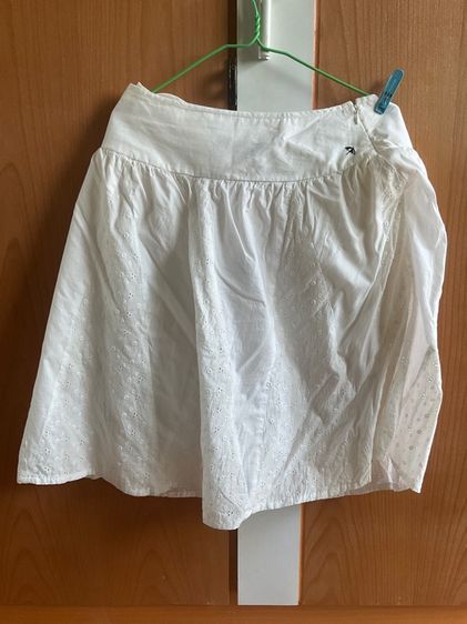 กระโปรงสีขาว 