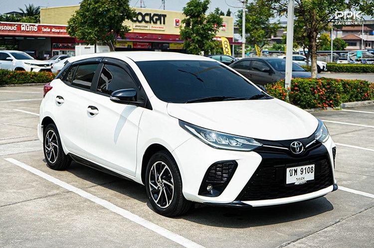 Toyota Yaris 2022 1.2 Sport Hatchback Sedan เบนซิน ไม่ติดแก๊ส เกียร์อัตโนมัติ ขาว รูปที่ 3