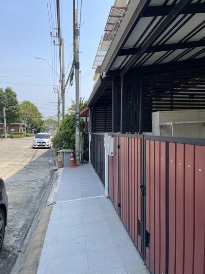 Prinsiri ขายทาวน์โฮม 3 ชั้น 25 ตร.ว. แปลงมุม ใกล้ทางเข้าหมู่บ้าน ซิกเนเจอร์ เพชรเกษม 69 รูปที่ 2