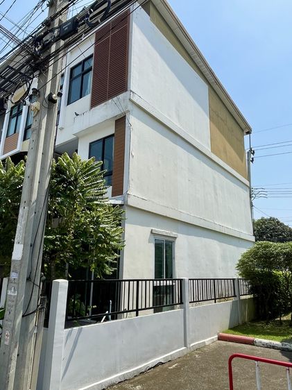 Prinsiri ขายทาวน์โฮม 3 ชั้น 25 ตร.ว. แปลงมุม ใกล้ทางเข้าหมู่บ้าน ซิกเนเจอร์ เพชรเกษม 69 รูปที่ 3