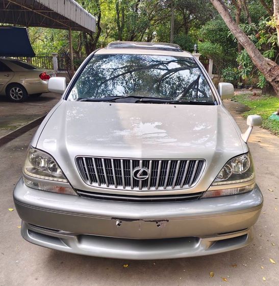 รถ Toyota Harrier 3.0 300G 4WD สี บรอนซ์เงิน