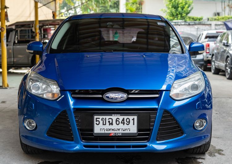 รถ Ford Focus 2.0 Sport Plus สี น้ำเงิน