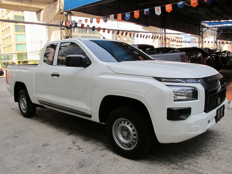 Mitsubishi Triton 2025 2.4 Active Pickup ดีเซล ไม่ติดแก๊ส เกียร์ธรรมดา ขาว รูปที่ 2