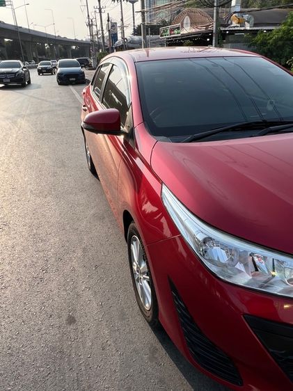Toyota Yaris 2019 1.2 E Sedan เบนซิน ไม่ติดแก๊ส เกียร์อัตโนมัติ แดง รูปที่ 3