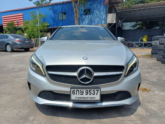 Mercedes-Benz A-Class 2017 A180 Sedan เบนซิน ไม่ติดแก๊ส เกียร์อัตโนมัติ บรอนซ์เงิน รูปที่ 3
