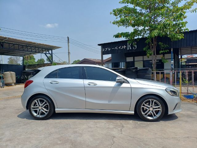 Mercedes-Benz A-Class 2017 A180 Sedan เบนซิน ไม่ติดแก๊ส เกียร์อัตโนมัติ บรอนซ์เงิน รูปที่ 2