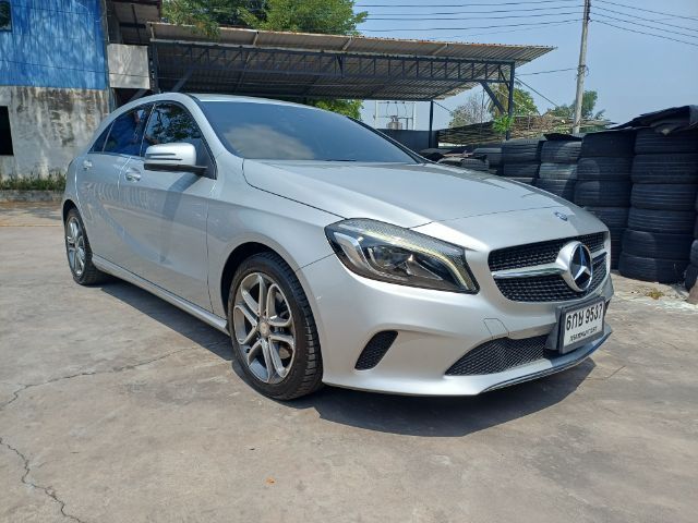 รถ Mercedes-Benz A-Class A180 สี บรอนซ์เงิน