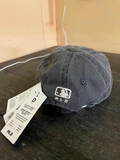 หมวก NY (New York Yankees) ของแท้ แบรนด์ New Era หรือ MLB Korea มีราคาเฉลี่ยอยู่ที่ประมาณ 1,200 - 1,800 บาท  หมวกนี้ซื้อมาในราคา1490 รูปที่ 3