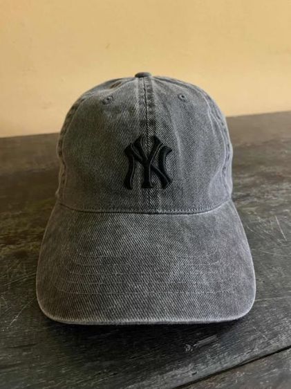 หมวกและหมวกแก๊ป หมวก NY (New York Yankees) ของแท้ แบรนด์ New Era หรือ MLB Korea มีราคาเฉลี่ยอยู่ที่ประมาณ 1,200 - 1,800 บาท  หมวกนี้ซื้อมาในราคา1490