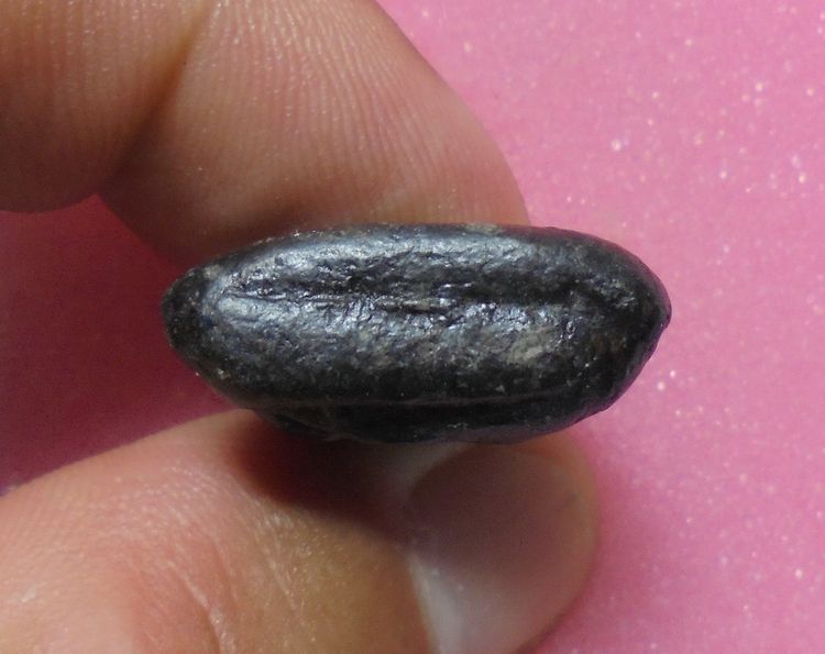 พระปิดตาเนื้อผง คลุกรัก ไม่ทราบที่ รูปที่ 3