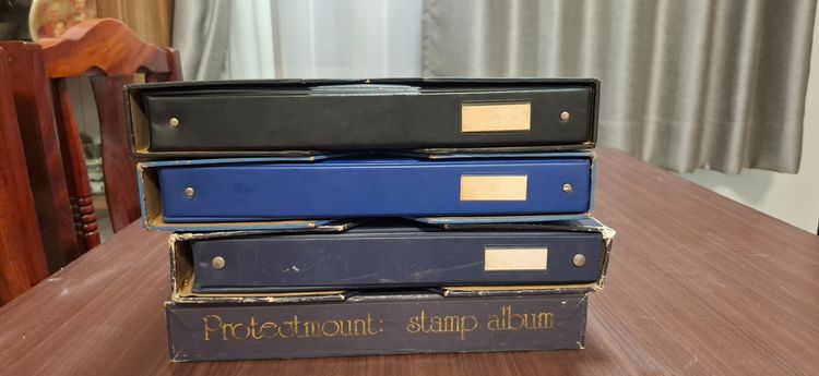 อัลบั้มแสตมป์ 4 เล่ม