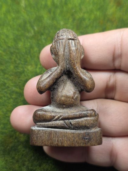 พระปิดตาไม้แกะเก่า