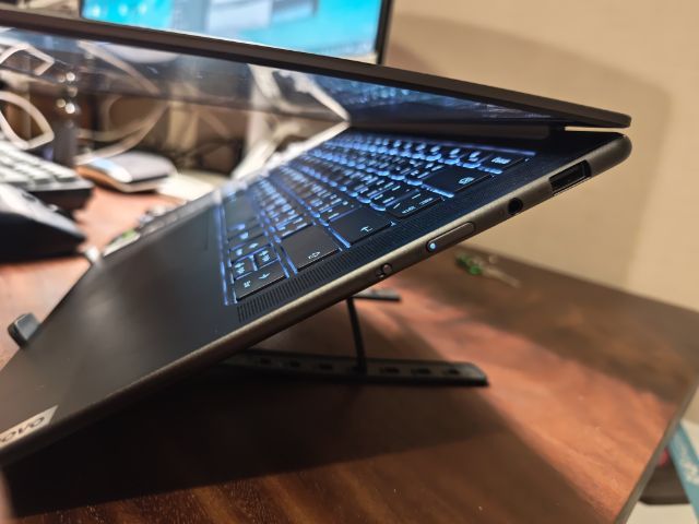 
Lenovo Yoga Pro 7i RTX 4050 6GB i7-13700H รูปที่ 5