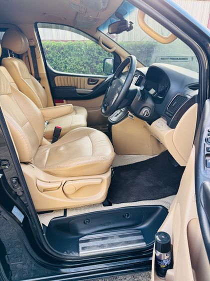 Hyundai H-1  2018 2.5 Deluxe Utility-car ดีเซล ไม่ติดแก๊ส เกียร์อัตโนมัติ ดำ รูปที่ 4