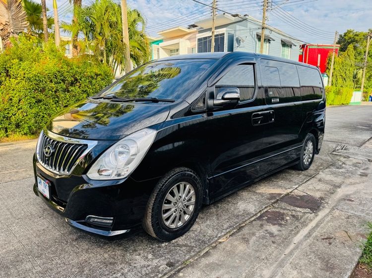 Hyundai H-1  2018 2.5 Deluxe Utility-car ดีเซล ไม่ติดแก๊ส เกียร์อัตโนมัติ ดำ รูปที่ 2