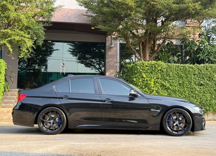 BMW Series 3 2015 320i Sedan เบนซิน ไม่ติดแก๊ส เกียร์อัตโนมัติ ดำ รูปที่ 2