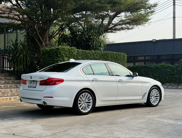 BMW Series 5 2019 520d Sedan ดีเซล ไม่ติดแก๊ส เกียร์อัตโนมัติ ขาว รูปที่ 3