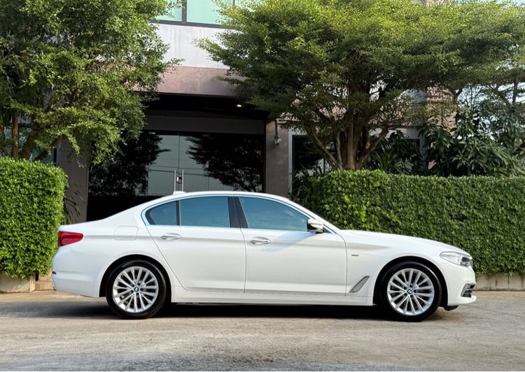BMW Series 5 2019 520d Sedan ดีเซล ไม่ติดแก๊ส เกียร์อัตโนมัติ ขาว รูปที่ 2