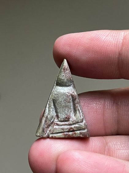 พระพุทธหินแกะ