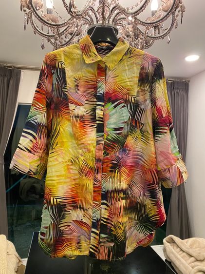บาร์เลนเซียเอก้า เสื้อเชิ้ต เนื้อผ้าดีมากค่ะ สภาพใหม่เอี่ยม