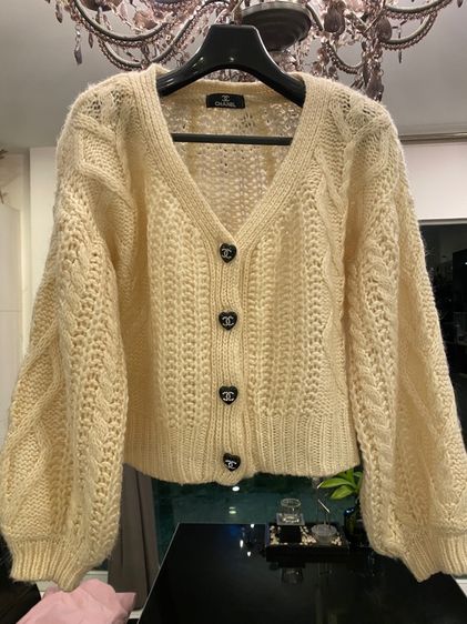 ชาแนลไหมพรมฝรั่งเศส ถักทั้งตัว สภาพใหม่เอี่ยม