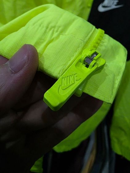 เสื้อ ออกกำลังกาย ยี่ห้อ Nike ของใหม่ สภาพดี สวย หายาก สีพิเศษ เดิมๆ ขายตามสภาพ พร้อมส่งครับ เบอร์ใหญ่ M L ใส่ได้ครับ รูปที่ 3