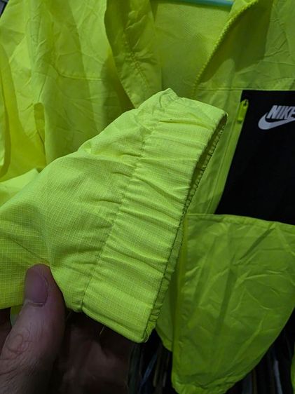 เสื้อ ออกกำลังกาย ยี่ห้อ Nike ของใหม่ สภาพดี สวย หายาก สีพิเศษ เดิมๆ ขายตามสภาพ พร้อมส่งครับ เบอร์ใหญ่ M L ใส่ได้ครับ รูปที่ 6