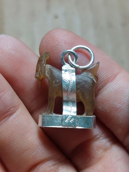 เครื่องรางแพะเขาควายเผือกหลวงพ่ออ่ำเลี่ยมเงินแท้