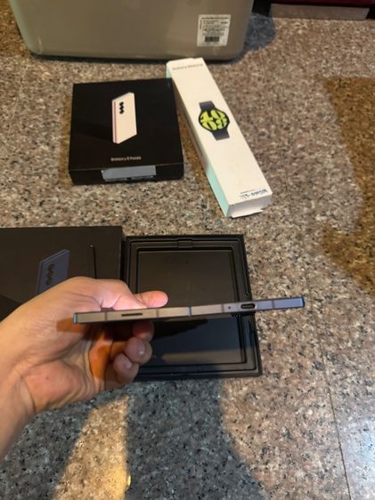 ขายSamsungFold6สีใหม่หายากน้ำเงิน256กิ๊กมีกล่องจอกางสุดจอสวยกริปหายากมากๆสวยๆใช้งานดีถูกมากกก รูปที่ 4