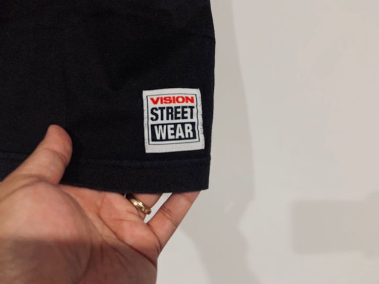 เสื้อยืด VISION แท้ 💯 size L ขนาด อก 21 ยาว 28 นิ้ว สภาพดีมาก สกีนโลโก้ไฟเต็ม ลายสวย เนื้อผ้าดีมาก หายากน่าสะสมครับ รูปที่ 4