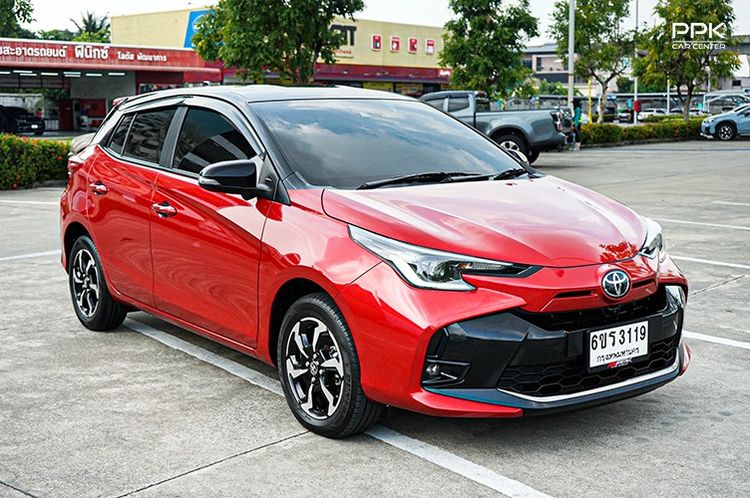 Toyota Yaris 2023 1.2 Premium S Sedan เบนซิน ไม่ติดแก๊ส เกียร์อัตโนมัติ แดง รูปที่ 3