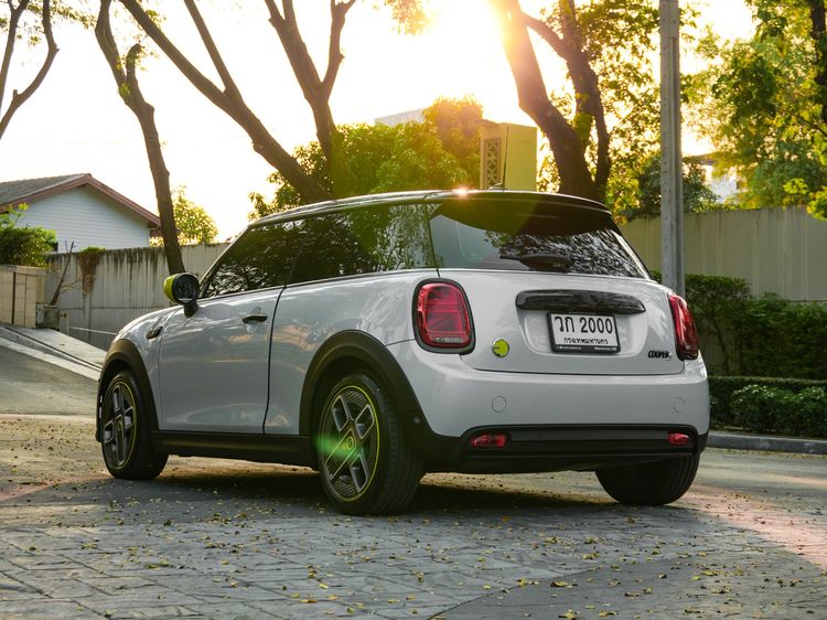 Mini Hatch Cooper 2023 SE Sedan ไฟฟ้า ไม่ติดแก๊ส เกียร์อัตโนมัติ เทา รูปที่ 2
