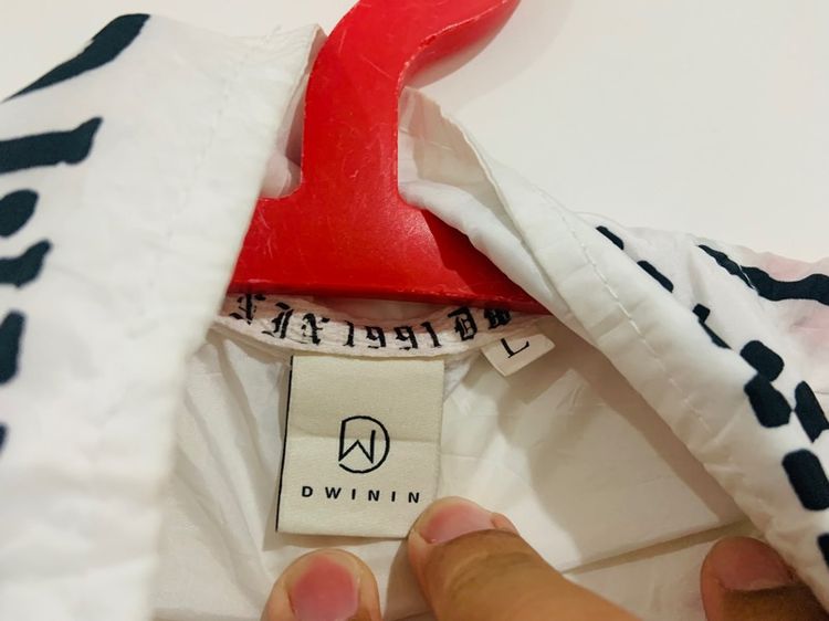 เสื้อแจ็คเก็ต แท้ 💯 size L วัดจริงขนาด อก 22.5 ยาว 27 นิ้ว สภาพใหม่มาก ดีเทลสวยเรียบตัดเย็บงานดีมาก ทรงสวย หายากน่าสะสมครับ รูปที่ 4