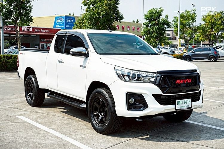 รถ Toyota Hilux Revo 2.4 E สี ขาว
