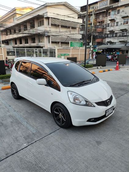 Honda Jazz 2010 1.5 V i-VTEC Sedan เบนซิน ไม่ติดแก๊ส เกียร์อัตโนมัติ ขาว รูปที่ 4