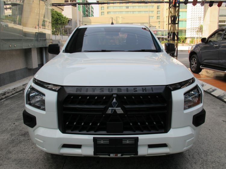 Mitsubishi Triton 2025 2.4 Active Pickup ดีเซล ไม่ติดแก๊ส เกียร์ธรรมดา ขาว รูปที่ 3