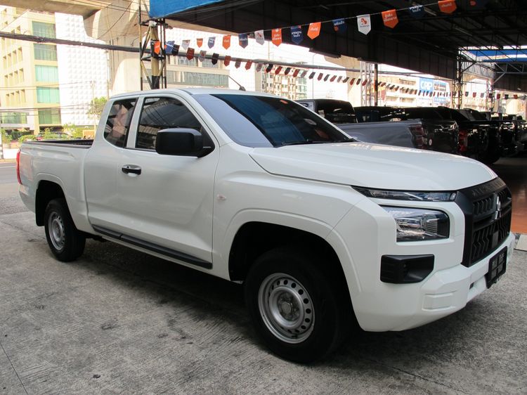 Mitsubishi Triton 2025 2.4 Active Pickup ดีเซล ไม่ติดแก๊ส เกียร์ธรรมดา ขาว รูปที่ 2