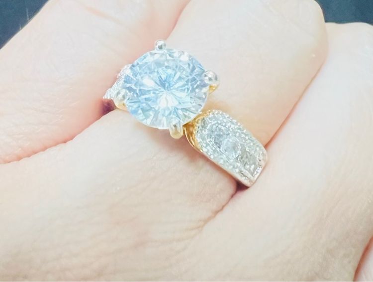 แหวนทอง24Kเพชรสวิส เล่นแสงดีมาก ปรับระดับได้