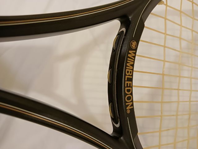ประกาศขายไม้เทนนิส wimbledon หน้า 98 น้ำหนัก 340 กรัม สำหรับนักกีฬาที่ชอบไม้เทนนิสที่น้ำหนักเยอะ สภาพไม้ไม่แตกไม่ร้าว สภาพพร้อมใช้งาน  รูปที่ 4