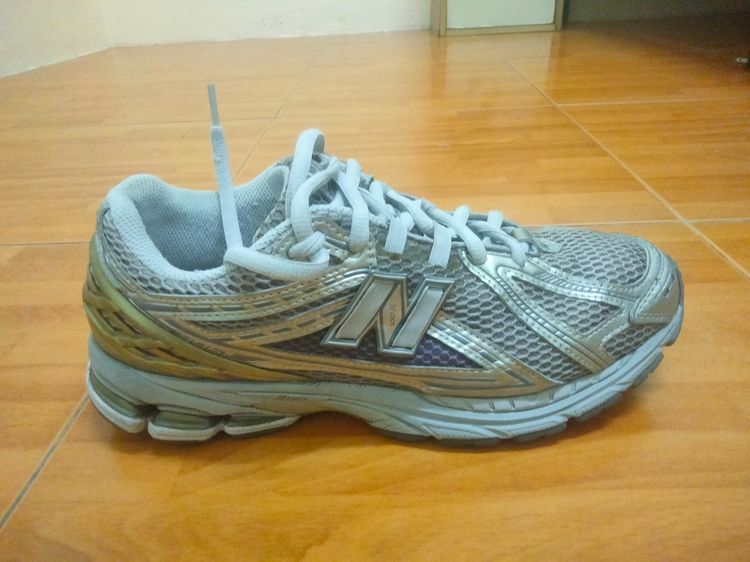 รองเท้าวิ่ง ผู้ชาย เทา รองเท้า New balance 1906 ของแท้ size 44 สภาพดี