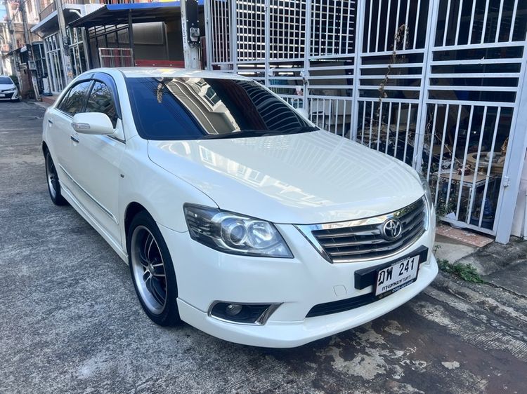 รถ Toyota Camry 2.0 E สี ขาว