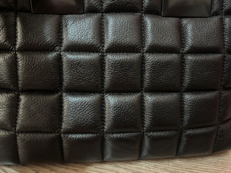 กระเป๋าถือ SANGA Black Quilted Leather Handbag หนังแท้ สีดำ ทรงสวยสภาพดี รูปที่ 7